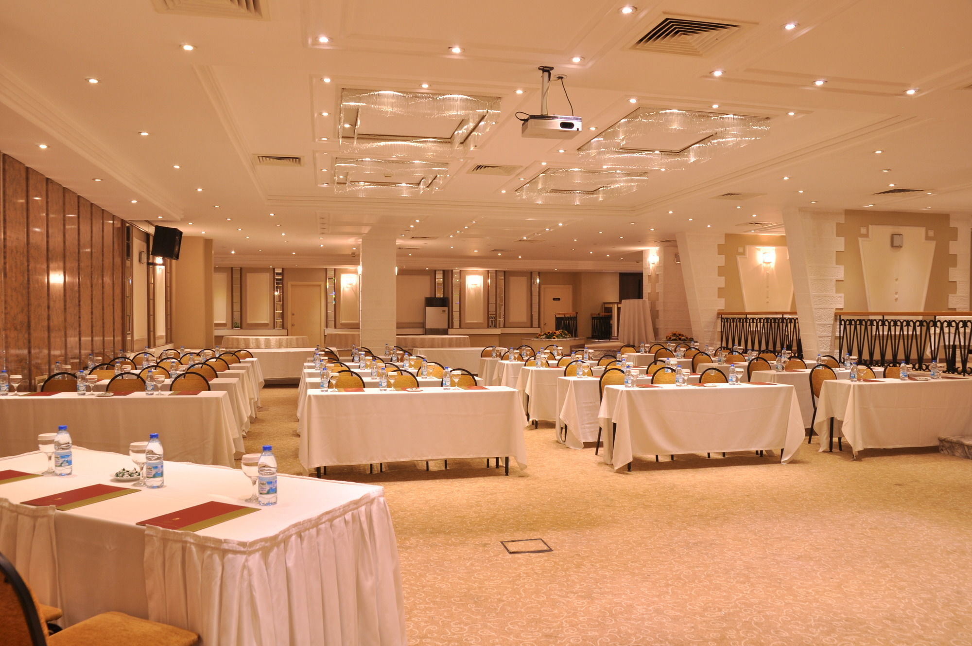 Altinel Ankara Hotel & Convention Center Bagian luar foto